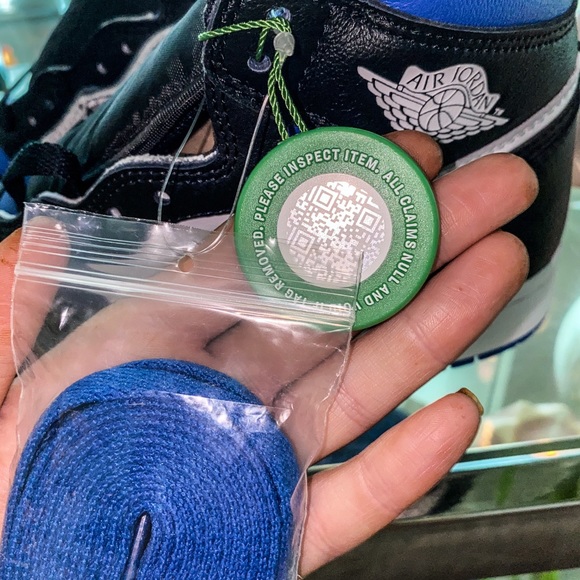 Air Jordan 1 Retro High OG “Royal Toe” w/receipts - Picture 3 of 7